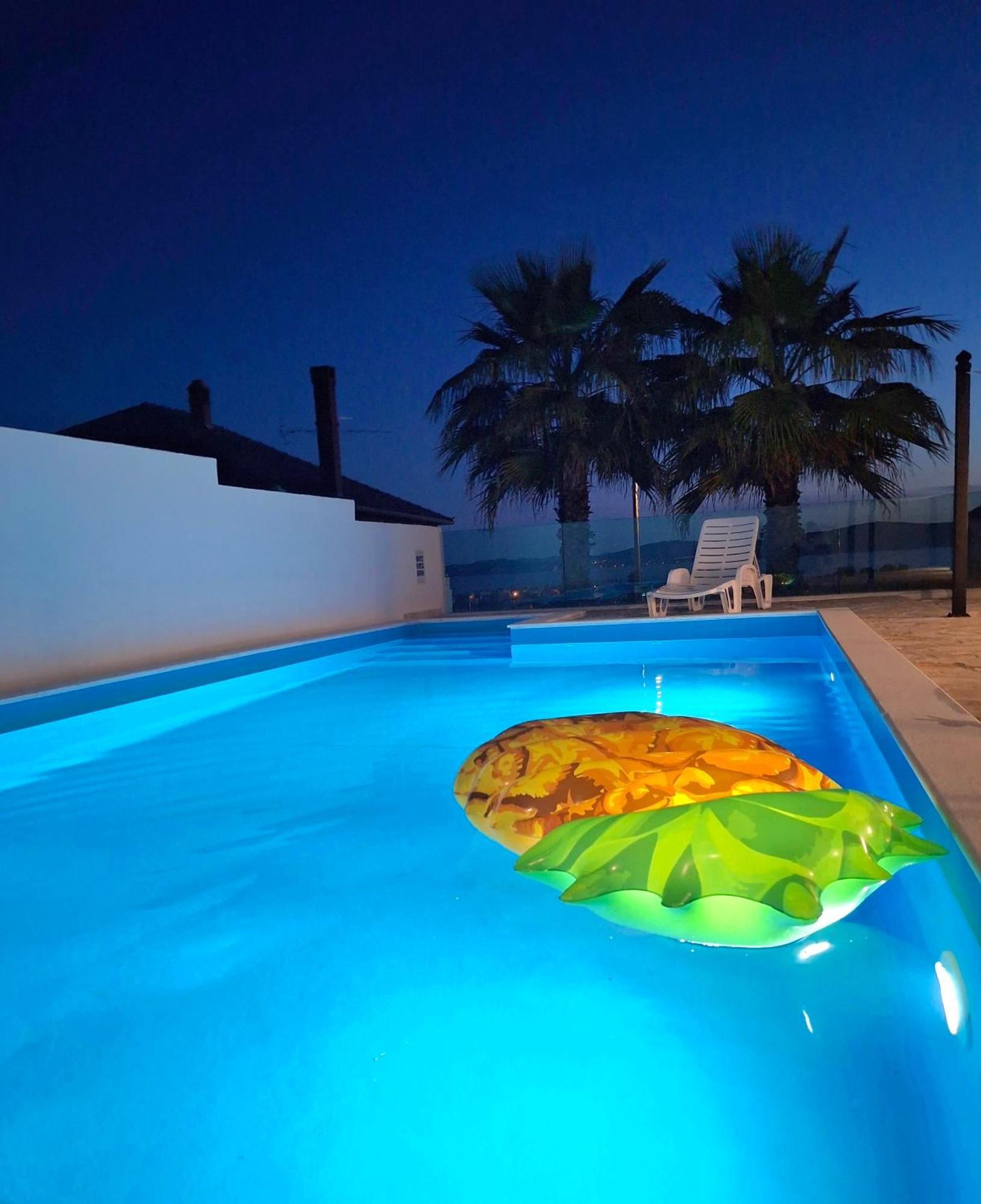 Apartment And Pool Nika 比比涅 外观 照片