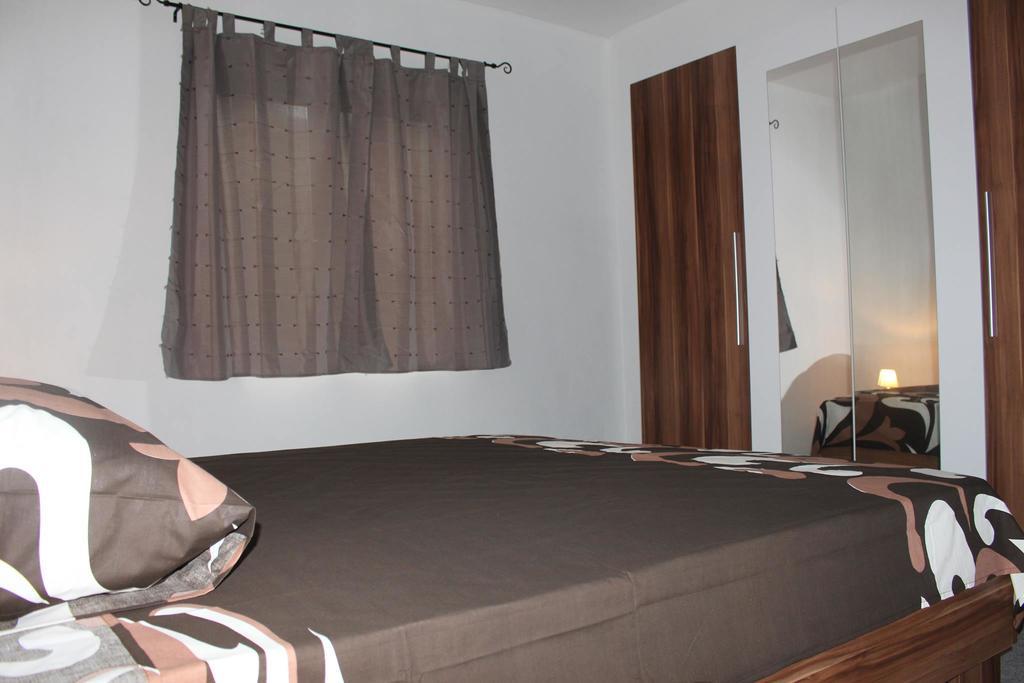 Apartment And Pool Nika 比比涅 外观 照片